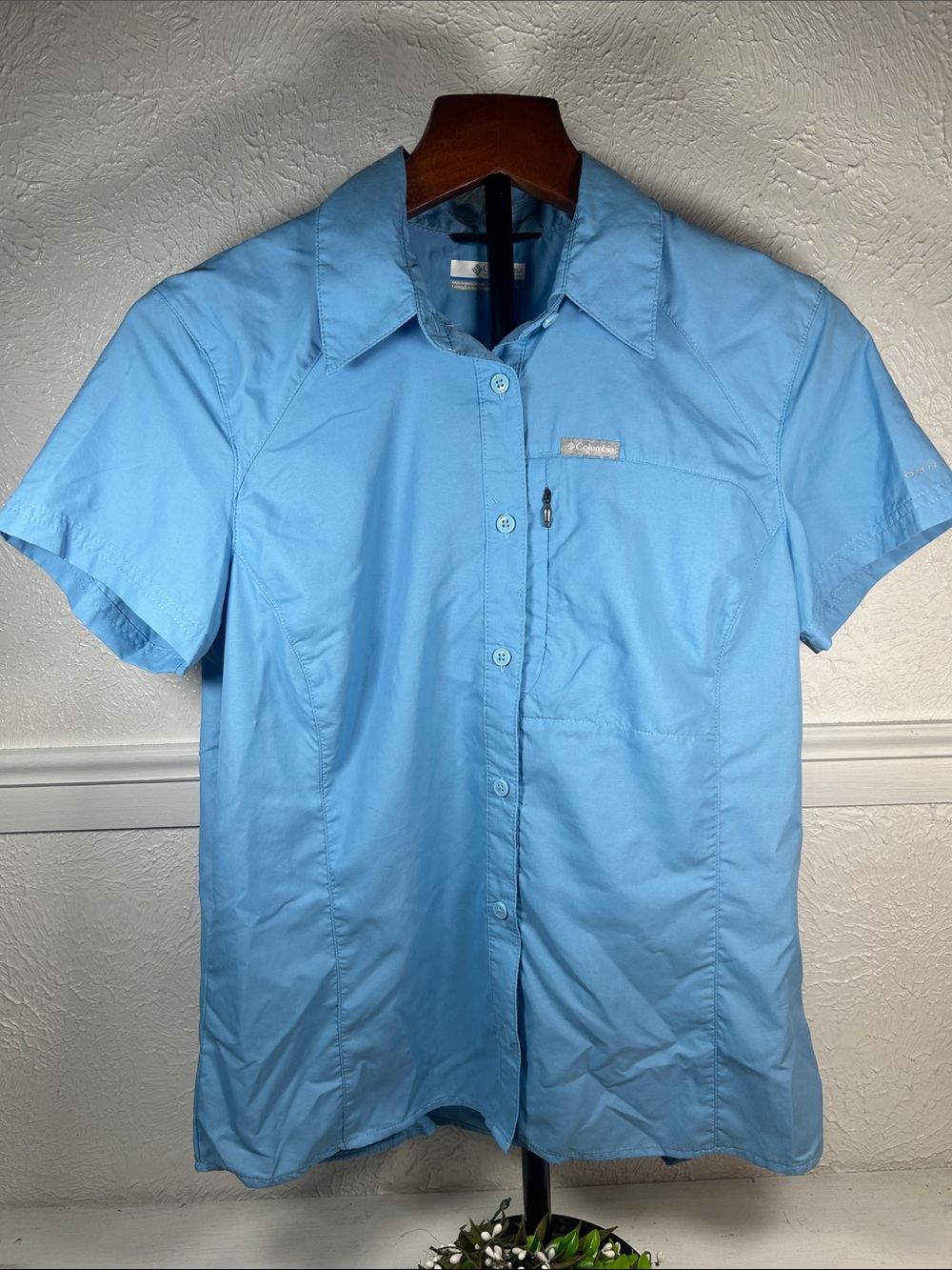 Columbia Omni-Shade Light Blue Short-Sleeve Button-Down Shirt Woman’s Size M - Picture 1 of 7
